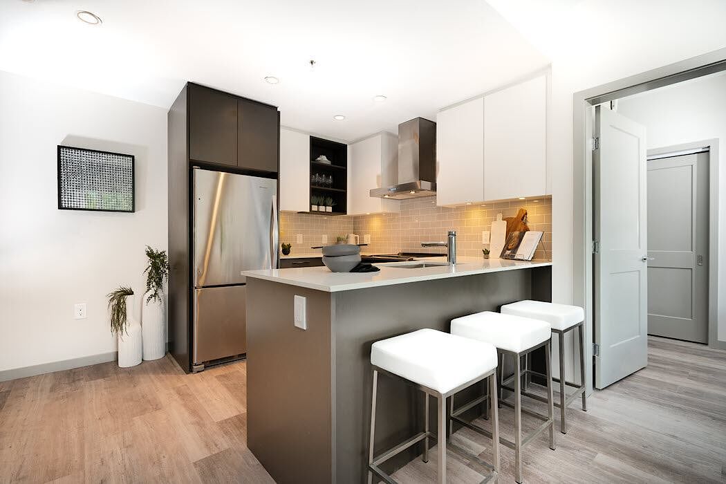 North Vancouver 2 bedrooms Apartment for rent. Property photo: 441174-1