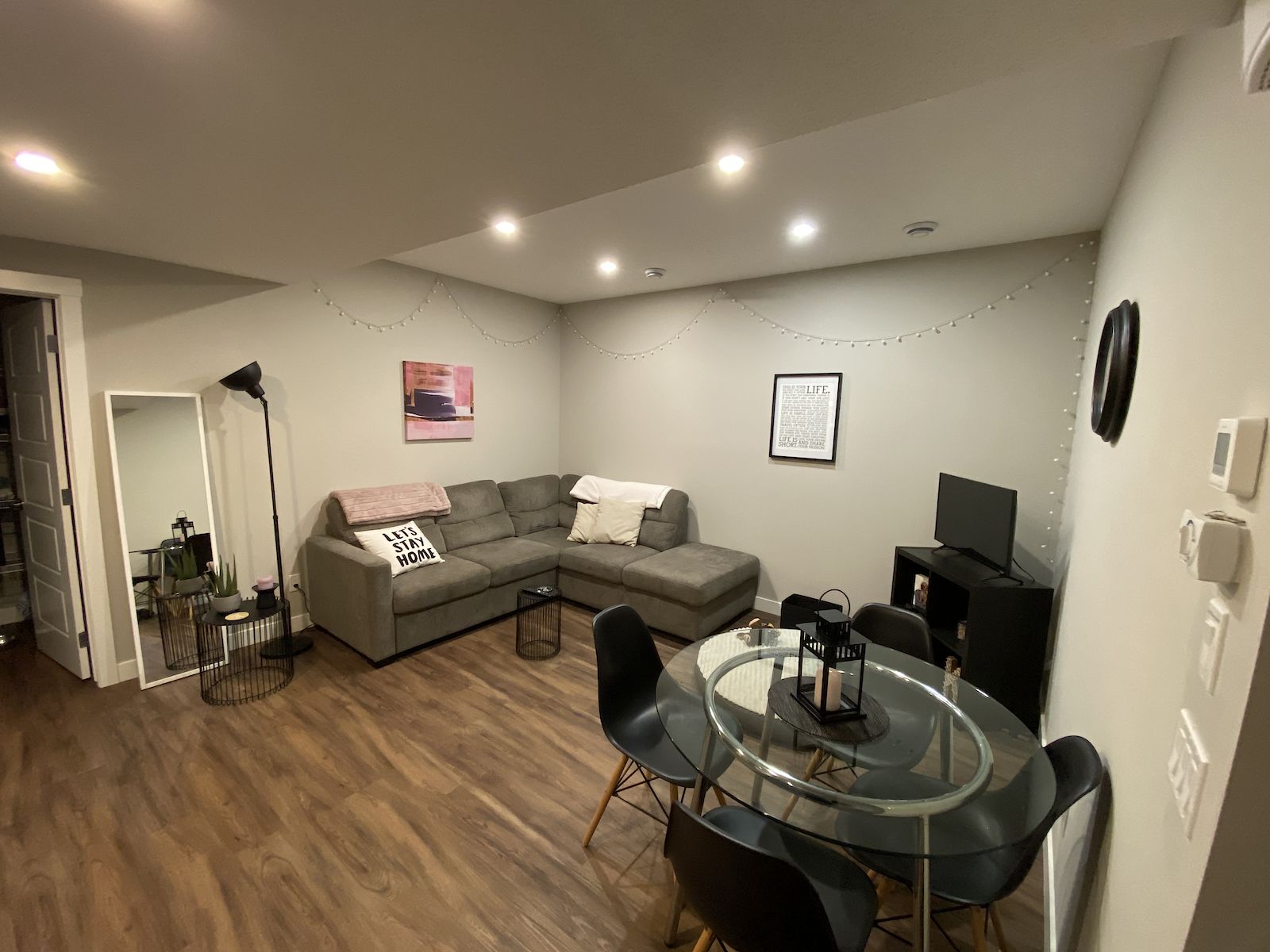 Calgary 1 bedroom Basement for rent. Property photo: 443386-1