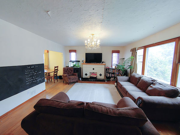 Edmonton 4 + Den bedrooms Room For Rent for rent. Property photo: 447684-3