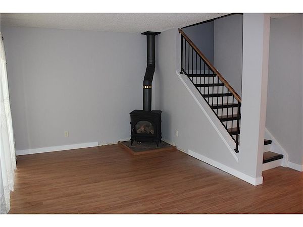 Calgary 3 bedrooms Townhouse for rent. Property photo: 448874-2