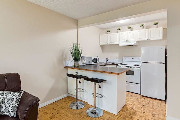 Calgary 1 bedroom Condo Unit for rent. Property photo: 451345-3