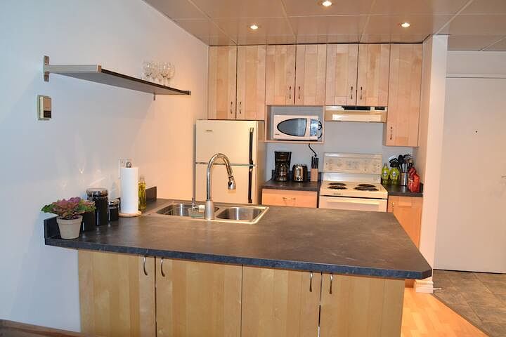 Calgary 1 bedroom Apartment for rent. Property photo: 45884-1