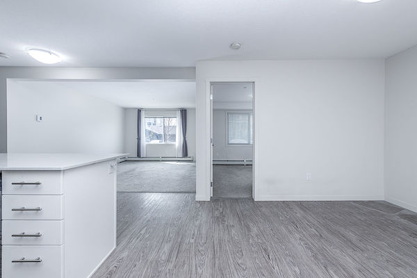 Calgary 2 bedrooms Condo Unit for rent. Property photo: 459386-2