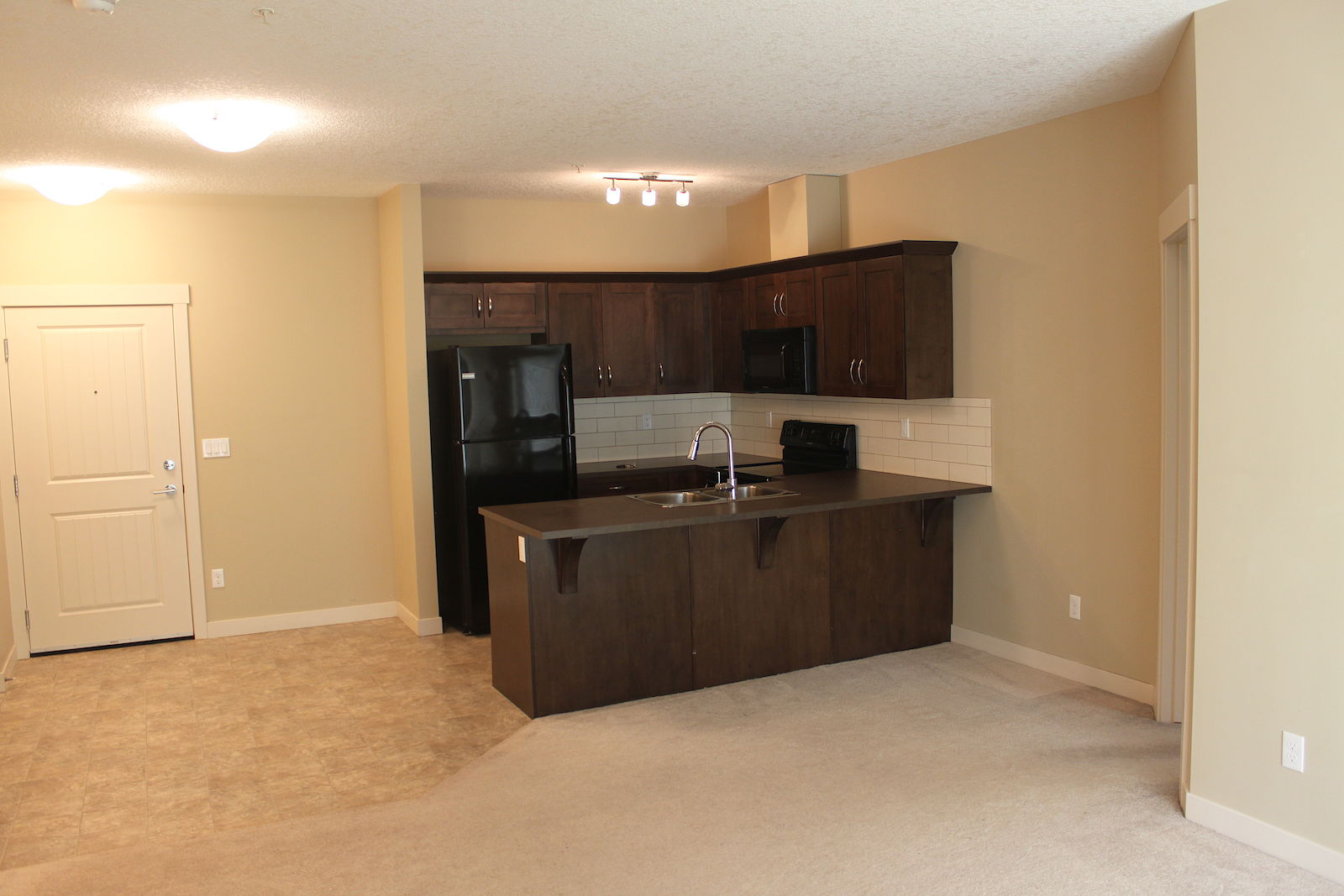 Calgary 2 bedrooms Apartment for rent. Property photo: 460030-1