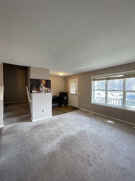 Calgary 3 bedrooms Duplex for rent. Property photo: 460137-2