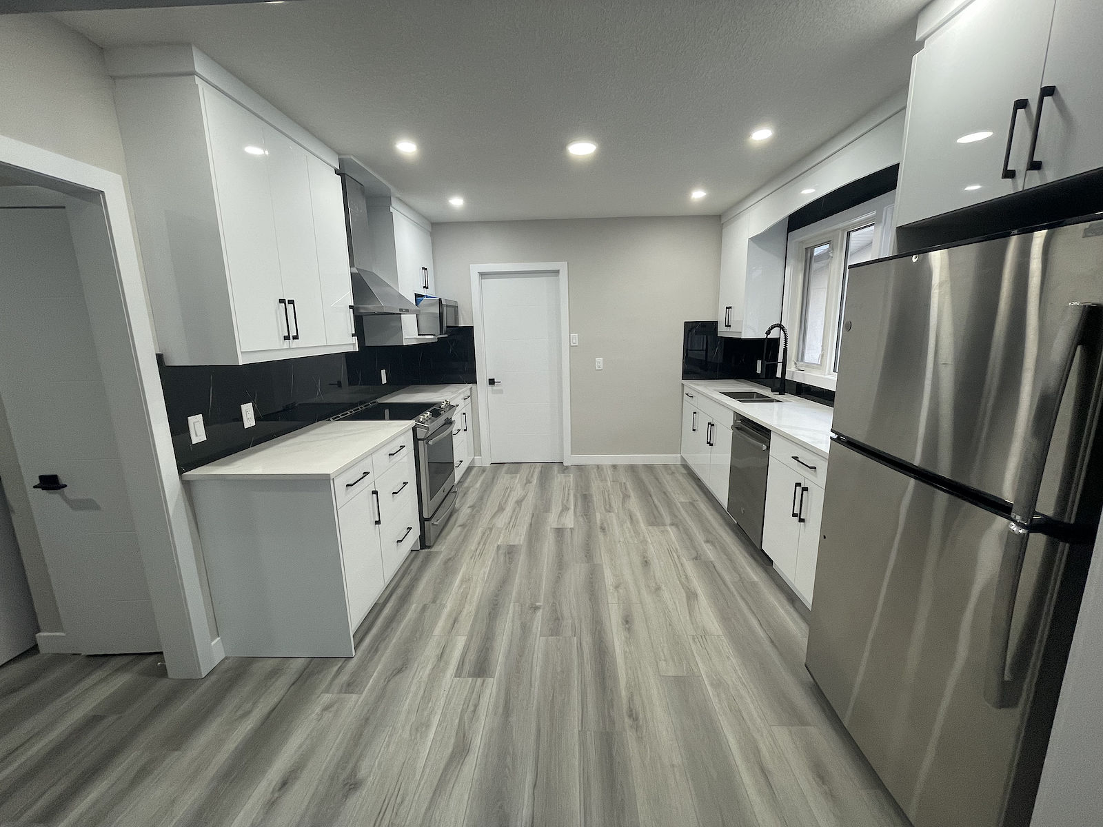 Edmonton 3 bedrooms Main Floor for rent. Property photo: 461700-1
