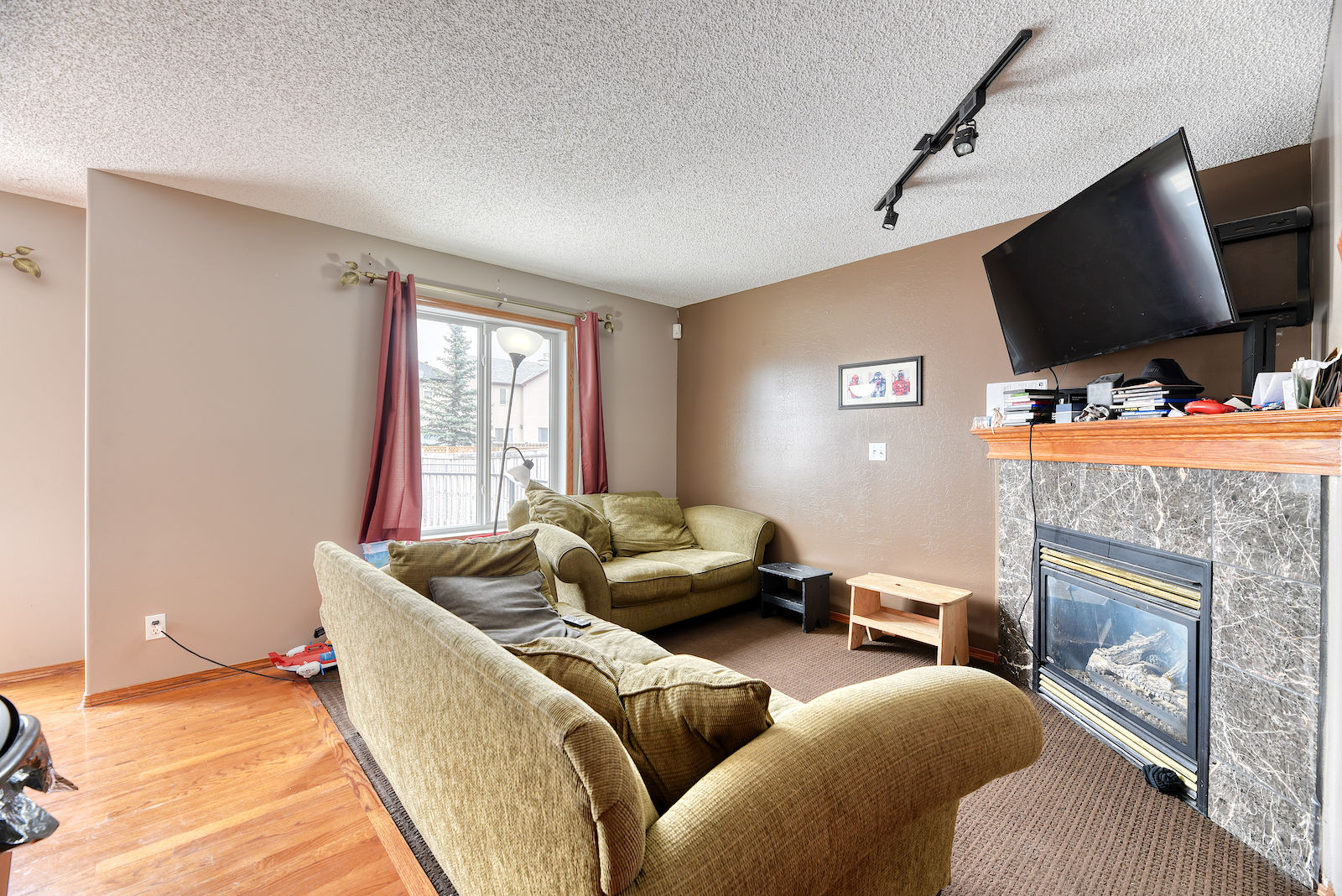 Calgary House For Rent Saddle Ridge Stunning Corner House With Larger Id 465042 Rentfaster Ca