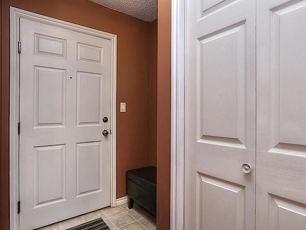 Edmonton 2 bedrooms Condo Unit for rent. Property photo: 468068-2