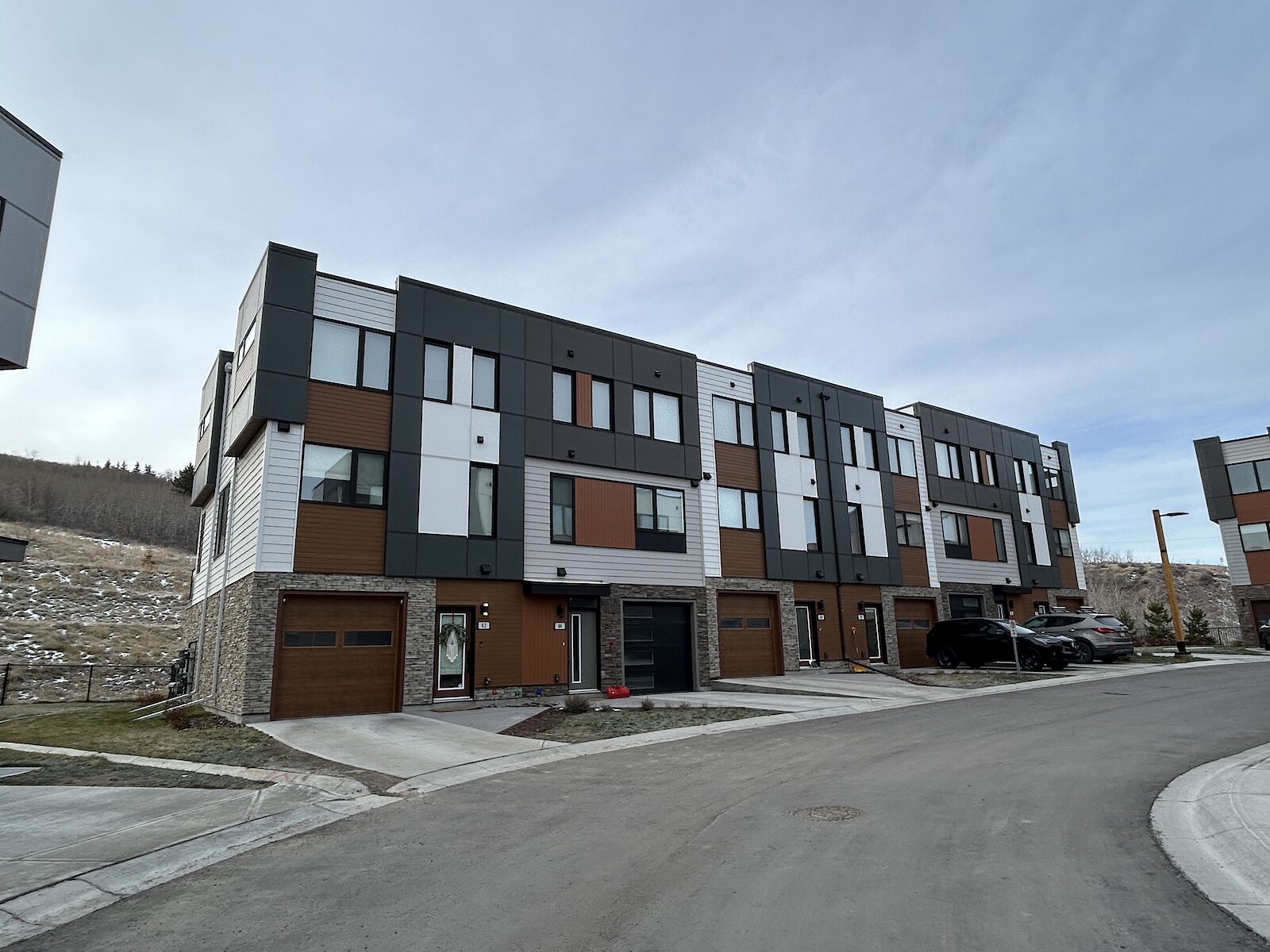 Calgary Townhouse For Rent | Cougar Ridge | New 2 Bedroom+Flexrooom, 3.5 bath