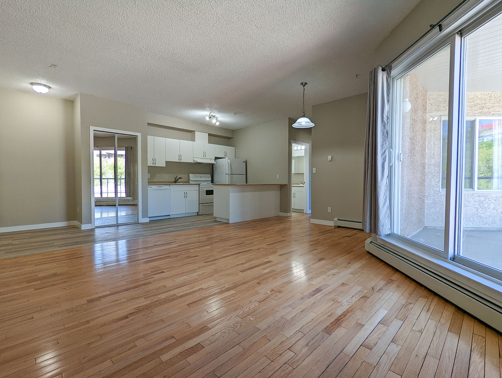 Edmonton 1 bedrooms Apartment for rent. Property photo: 480739-1