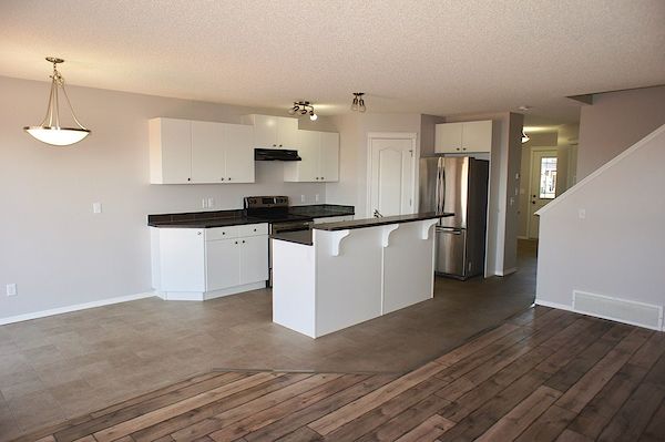 Fort Saskatchewan 3 bedrooms Duplex for rent. Property photo: 481448-2