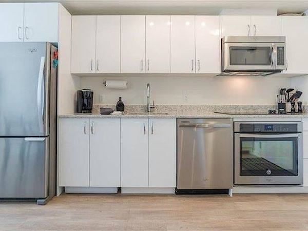 Calgary 2 bedrooms Condo Unit for rent. Property photo: 482260-2