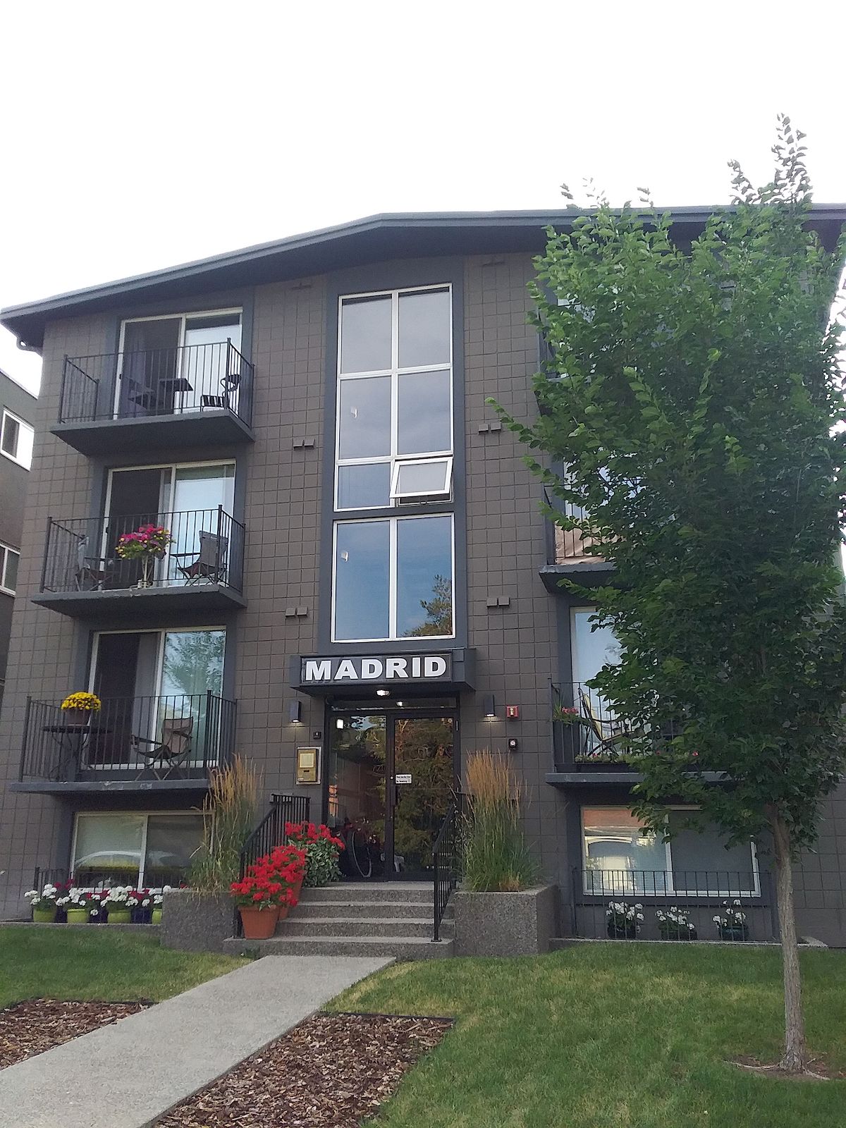 Calgary 1 bedroom Condo Unit for rent. Property photo: 484733-1