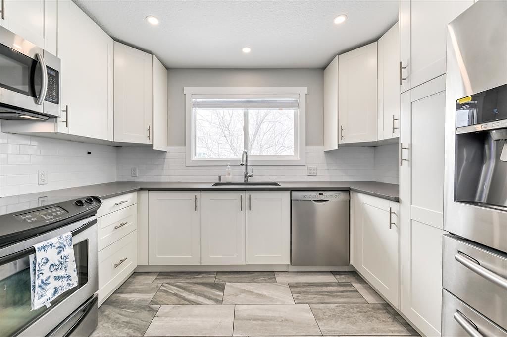 Calgary 3 bedrooms Main Floor for rent. Property photo: 485226-1