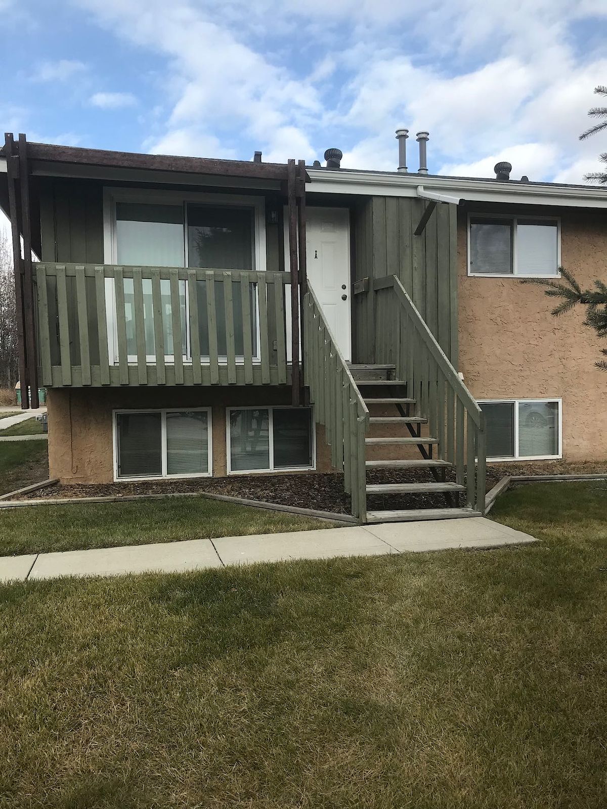 Apartment For Rent 5916 45 Ave, ID 486233