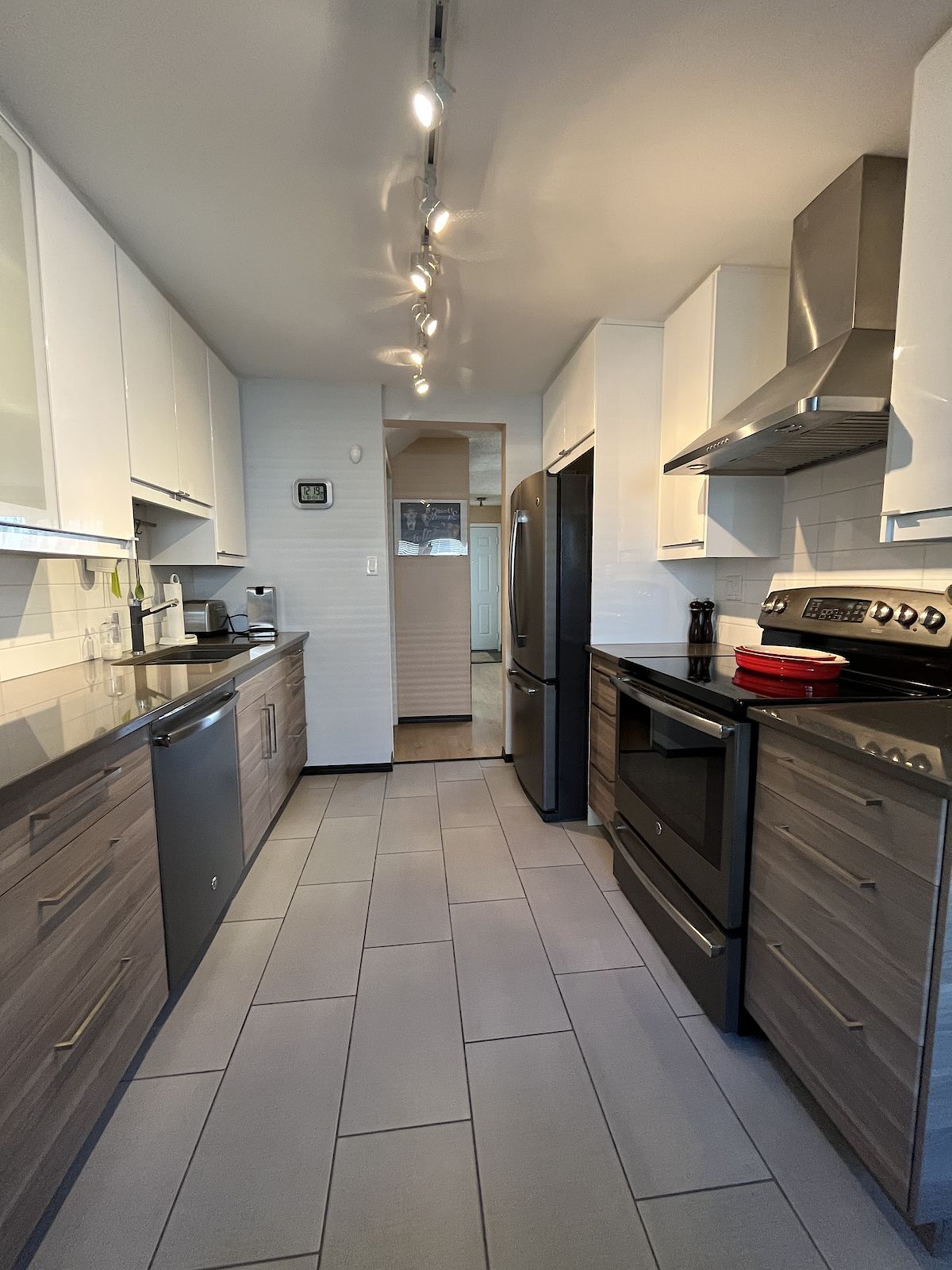Edmonton 2 + Den bedrooms Condo Unit for rent. Property photo: 489846-1