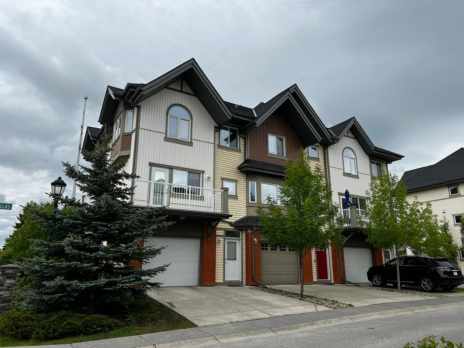 Calgary Townhouse For Rent | Wentworth | 3 bed rooms with finished | ID ...