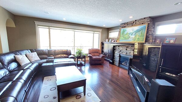Calgary 4 bedrooms House for rent. Property photo: 491912-3
