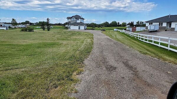 Chestermere 4 bedrooms Acreage for rent. Property photo: 495220-3