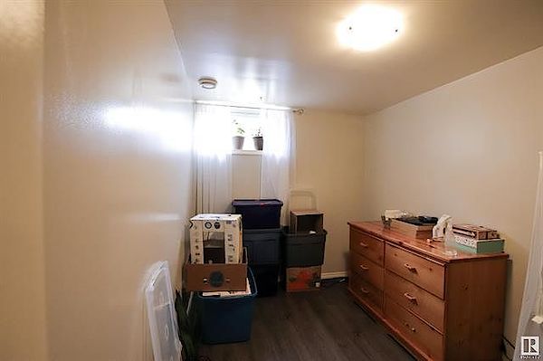 Edmonton 2 + Den bedrooms Basement for rent. Property photo: 495406-2