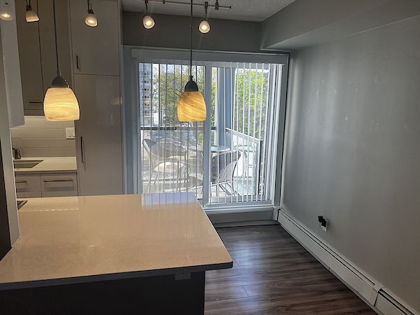 Edmonton 2 bedrooms Condo Unit for rent. Property photo: 502524-2