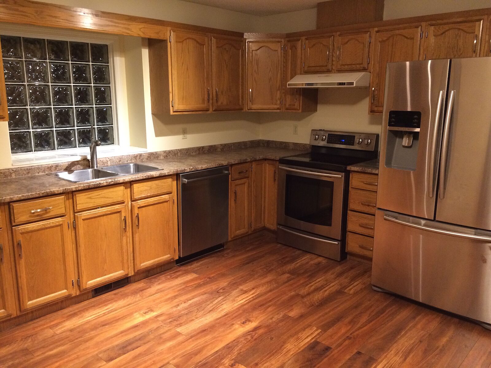 Edmonton 3 bedrooms Main Floor for rent. Property photo: 503989-1
