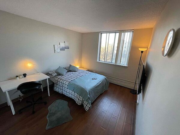 Edmonton 4 bedrooms Room For Rent for rent. Property photo: 506754-2