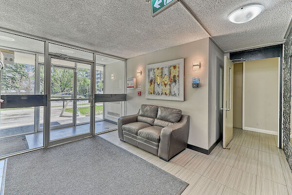 Calgary studio Apartment for rent. Property photo: 511238-2