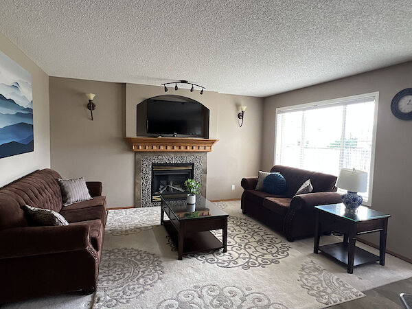 Calgary 4 + Den bedrooms House for rent. Property photo: 511389-3