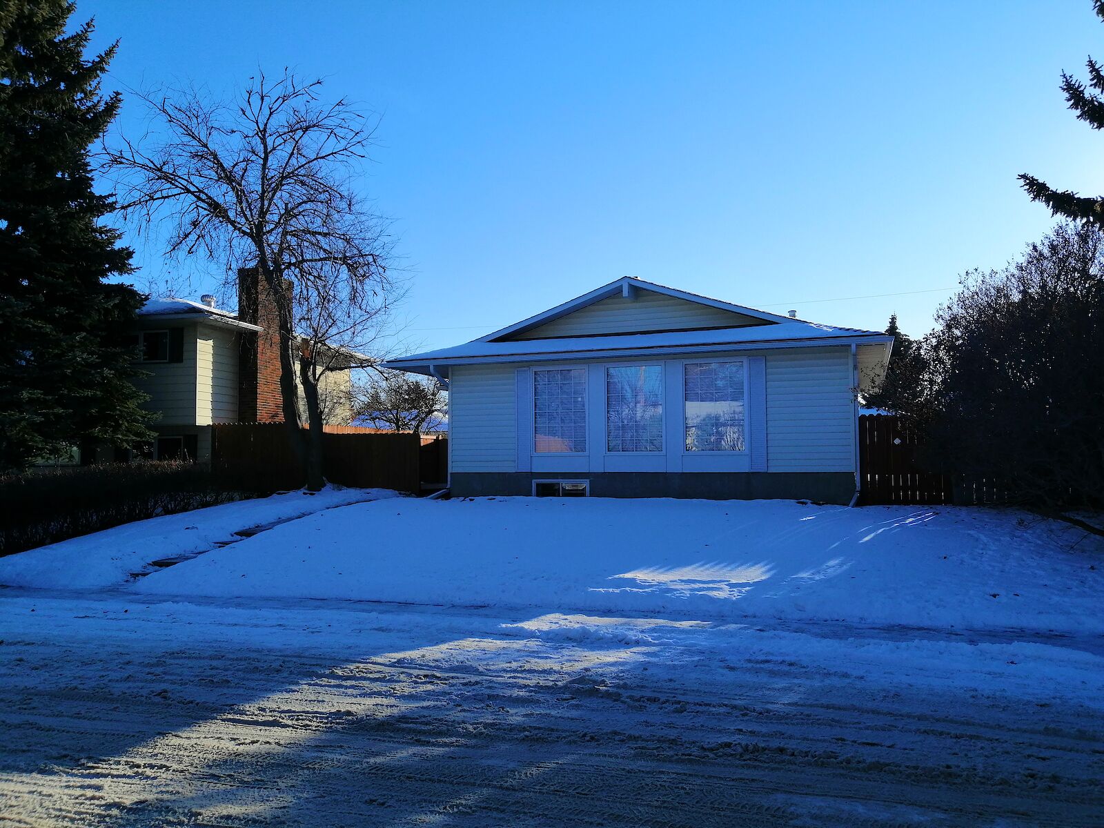 Calgary 3 bedrooms House for rent. Property photo: 514842-1