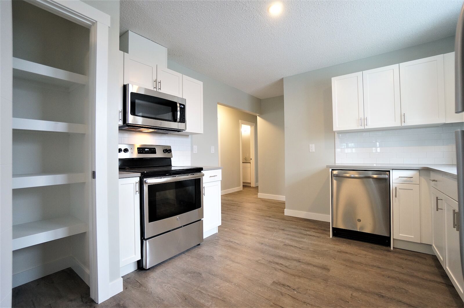 Edmonton 3 bedrooms Main Floor for rent. Property photo: 515495-1