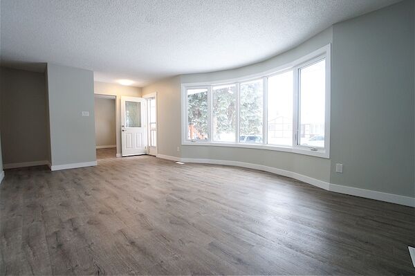 Edmonton 3 bedrooms Main Floor for rent. Property photo: 515495-2
