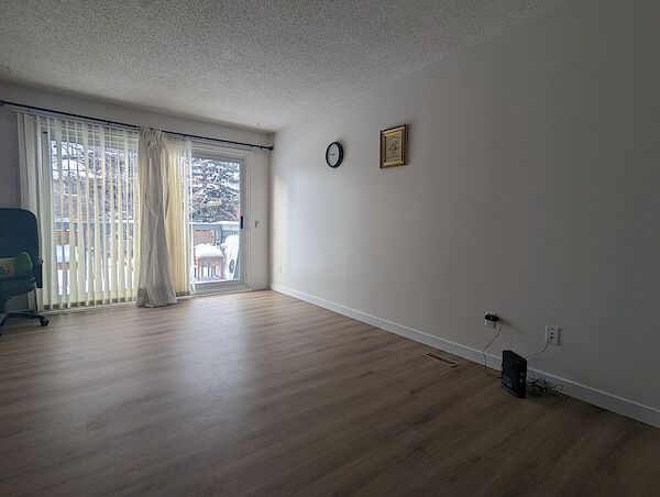 Calgary 3 + Den bedrooms Townhouse for rent. Property photo: 515662-3