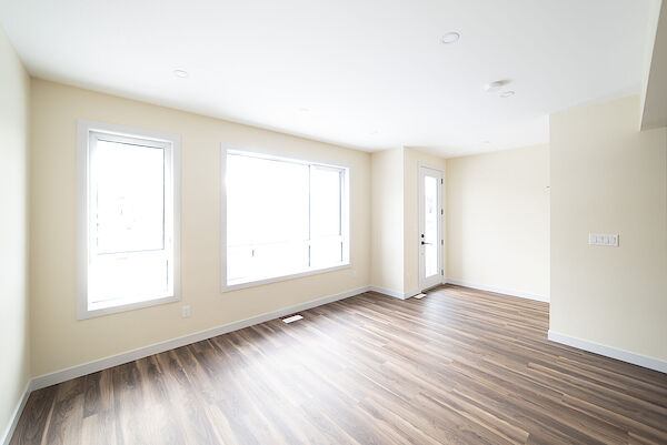 Edmonton 3 bedrooms Main Floor for rent. Property photo: 516032-2