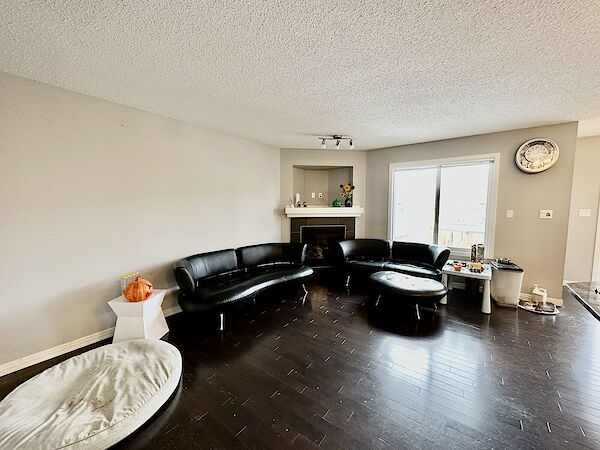 Edmonton 3 bedrooms Duplex for rent. Property photo: 516555-2