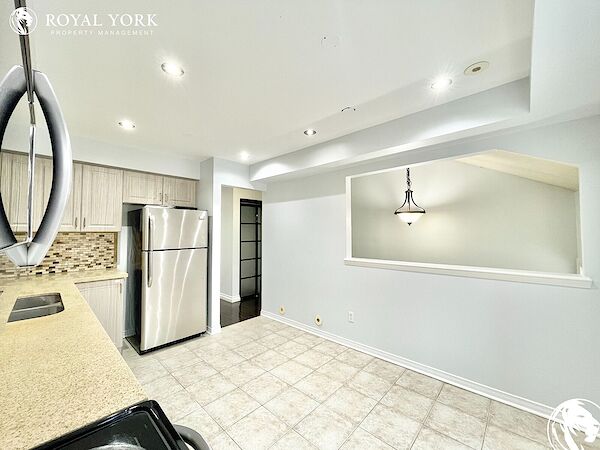 Scarborough 3 bedrooms Townhouse for rent. Property photo: 516661-2
