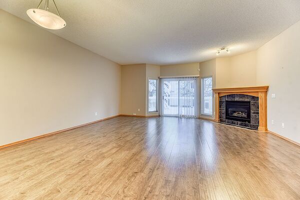 Calgary 3 bedrooms Townhouse for rent. Property photo: 516743-2