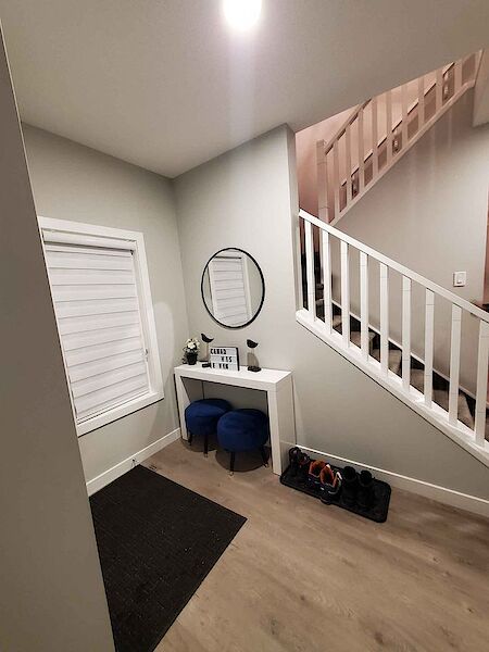Calgary 3 + Den bedrooms Main Floor for rent. Property photo: 516888-2
