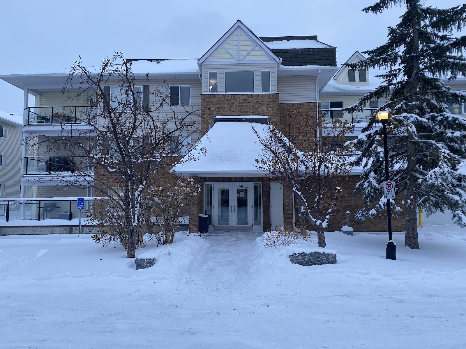 Calgary Pet Friendly Condo Unit For Rent Arbour Lake Immaculate and