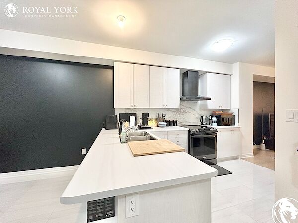 Newmarket 3 bedrooms Townhouse for rent. Property photo: 517482-3