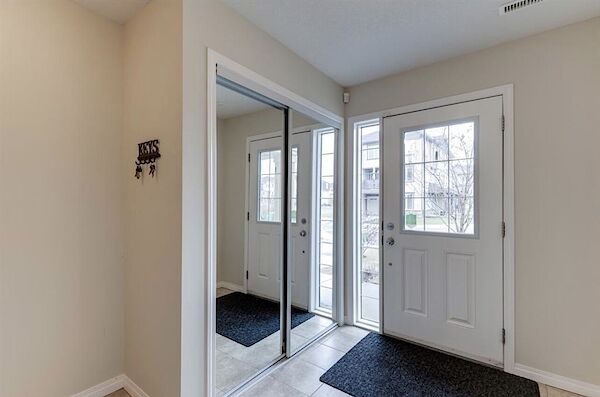 Airdrie 2 bedrooms Townhouse for rent. Property photo: 517861-3