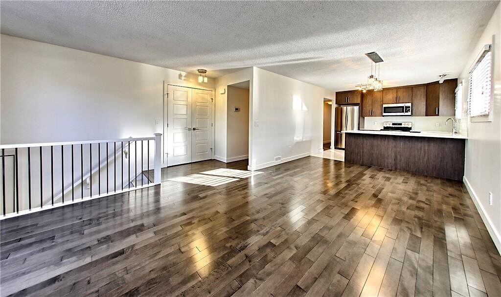 Calgary 2 bedrooms Condo Unit for rent. Property photo: 518201-1