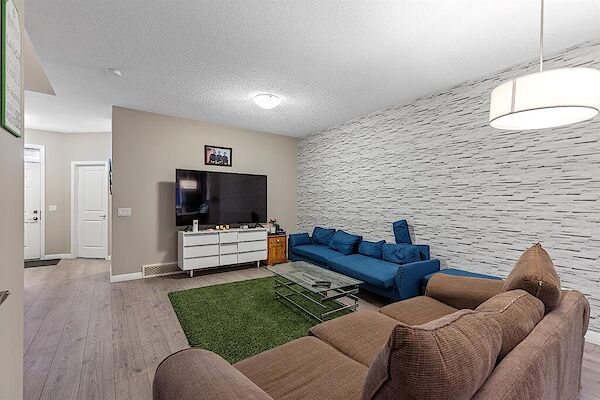 Calgary 3 + Den bedrooms Main Floor for rent. Property photo: 518267-3