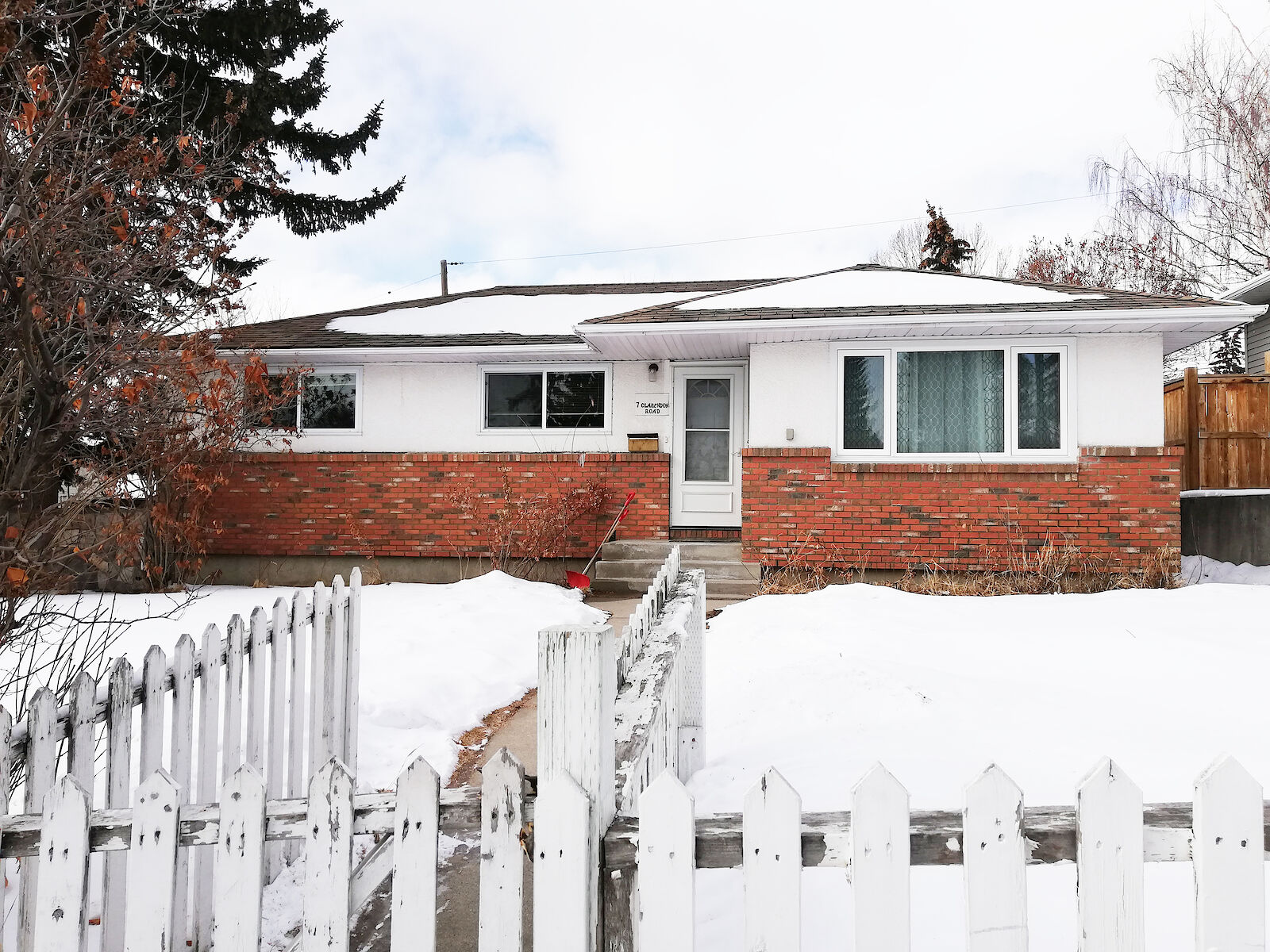 Calgary Pet Friendly House For Rent Collingwood 5 Bedroom Bungalow   8682975.v.c6c0ec142478948a8aaf6dcbeff10605 