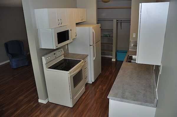 Edmonton 3 bedrooms House for rent. Property photo: 518465-2