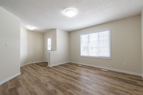 Edmonton 3 bedrooms House for rent. Property photo: 518674-2