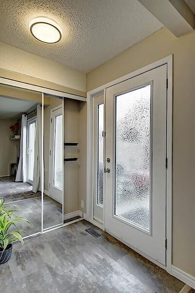 Calgary 3 bedrooms Townhouse for rent. Property photo: 518975-2