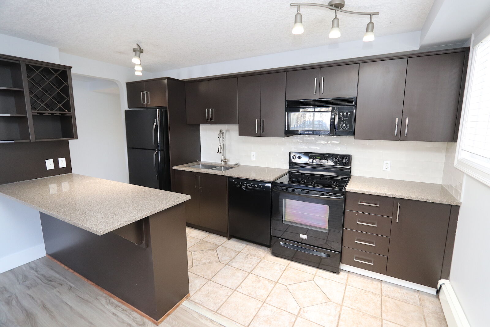 Calgary 2 bedrooms Apartment for rent. Property photo: 520310-1