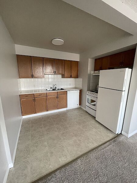 Edmonton bachelor bedrooms Apartment for rent. Property photo: 520346-3