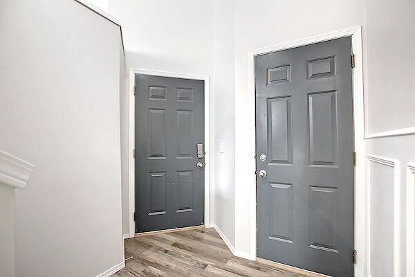 FOYER Calgary 5 bedrooms House for rent. Property photo: 522019-3